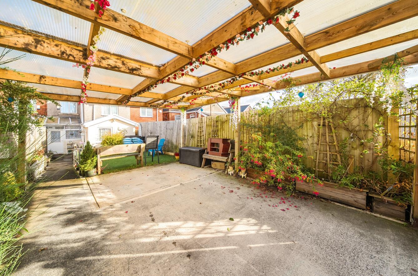 Vera Road, Clydach, Swansea, SA6 5QE